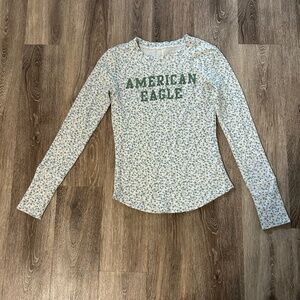 American Eagle blue and white floral long sleeve top size medium.